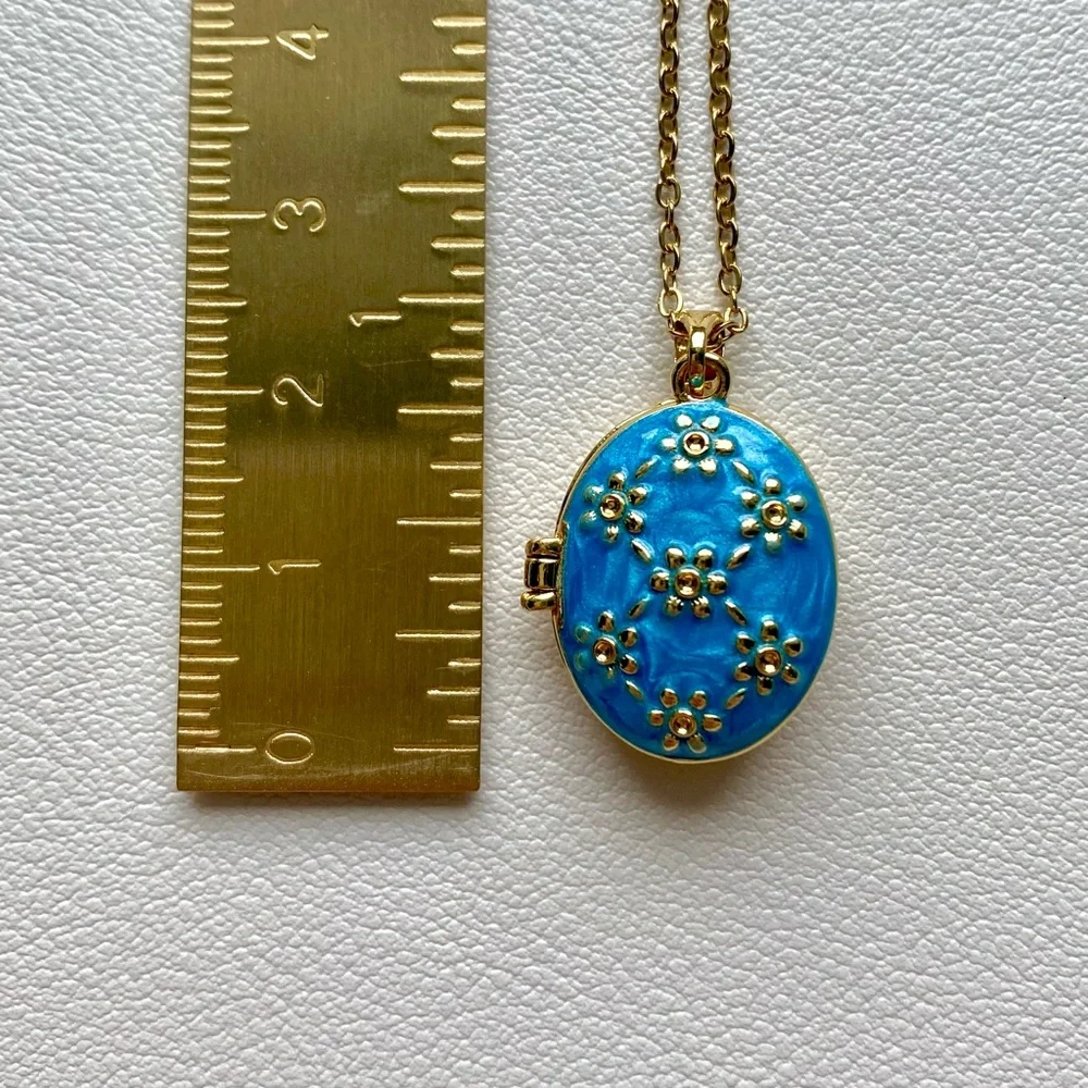 Elegant Blue and Gold Locket Necklace